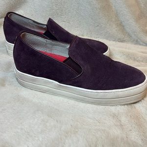 Skechers Women’s casual sneakers - size 8